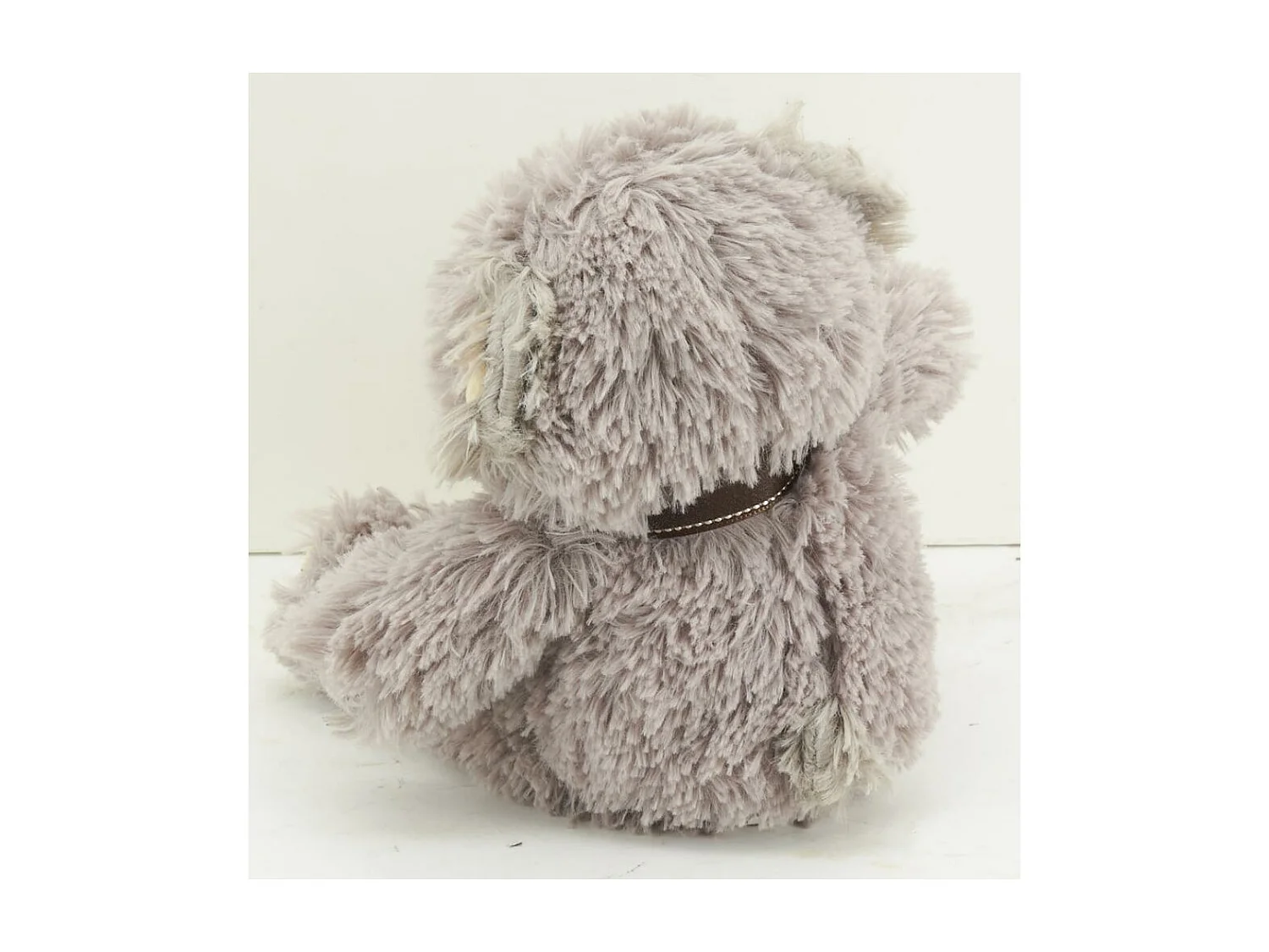Bär Plüschtier aus dunklen grauen Acrylfasern