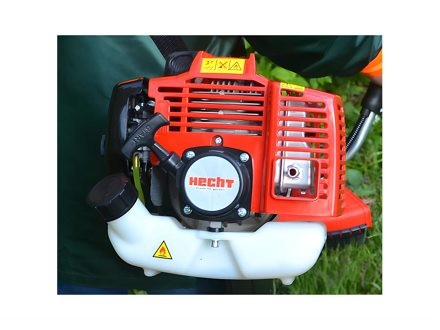 Hecht jardin 128 BTS Debroussailleuse essence systeme de coupe a 2 fils et couteau a 3 dents