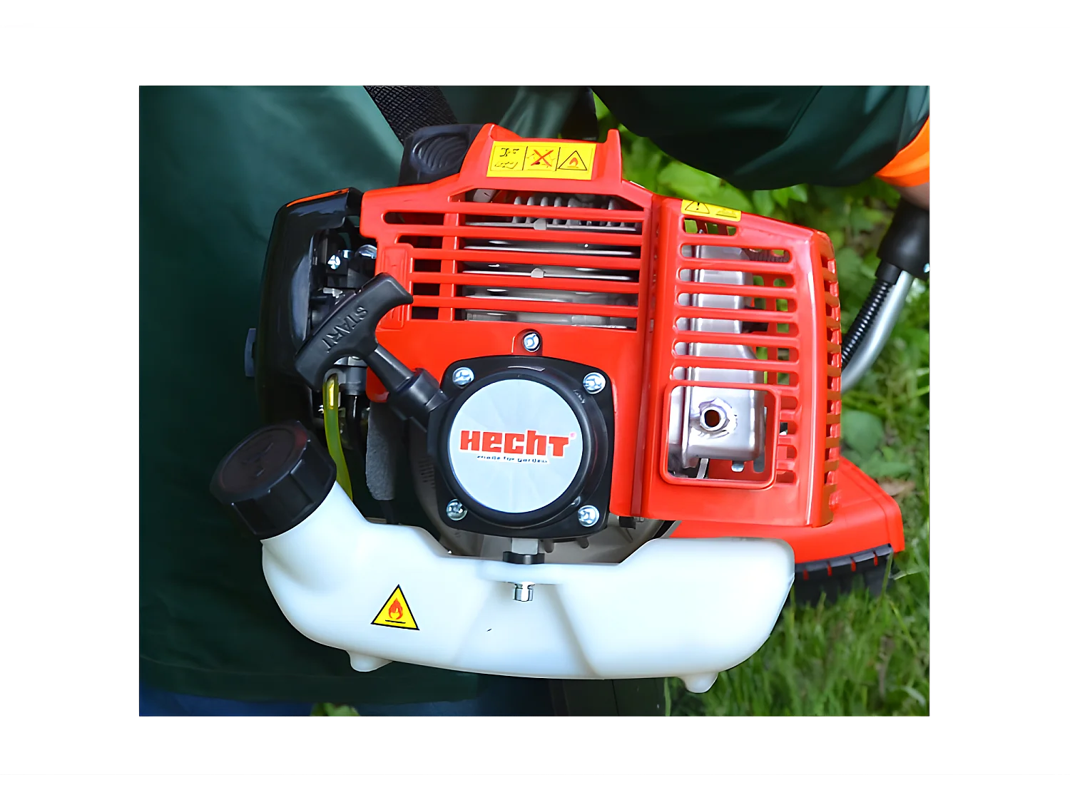 Hecht jardin 128 BTS Debroussailleuse essence systeme de coupe a 2 fils et couteau a 3 dents