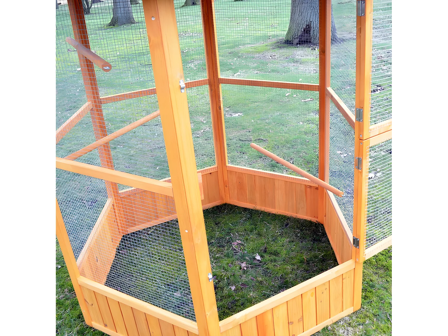 Voliere Cage a oiseaux en bois de haute qualite 6 coins 160x123cm Modele Maxi 308