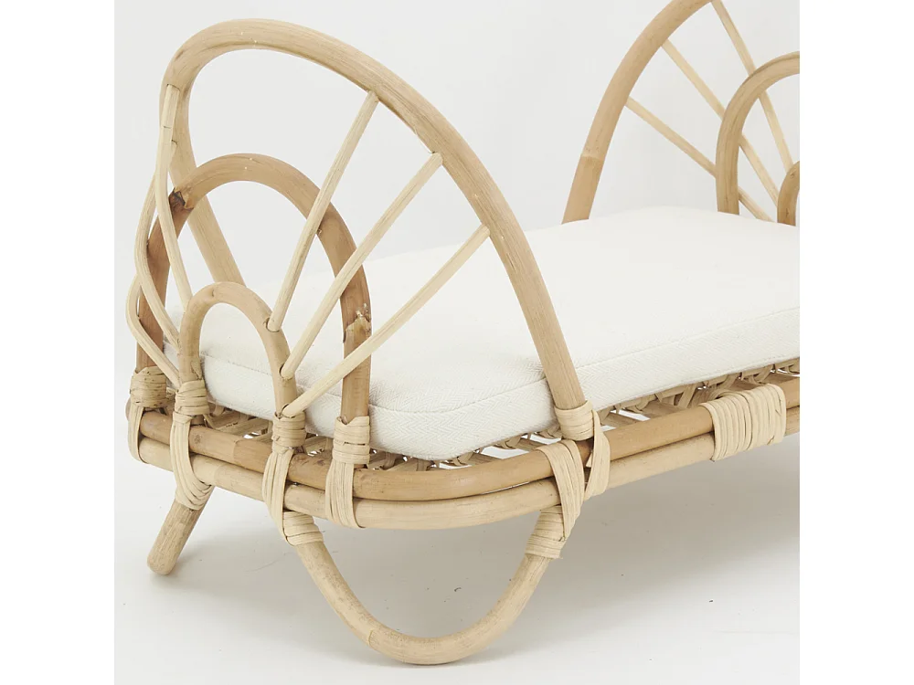 Lit de poupée en rotin naturel + coussin