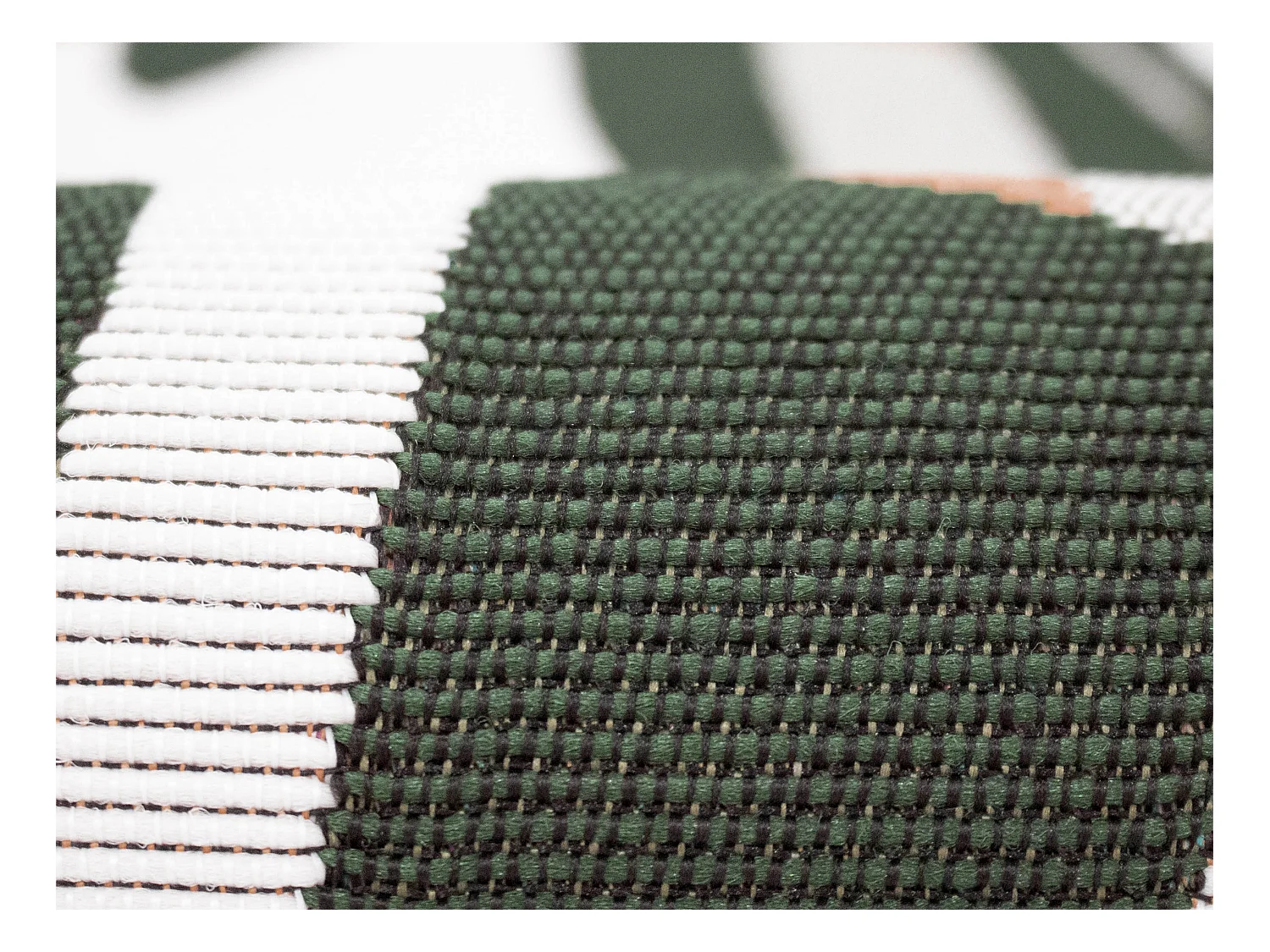 Dywan wewnętrzny lub zewnętrzny z tropikalnym wzorem - 150 x 200 cm - Wielokolorowy - FLORINA