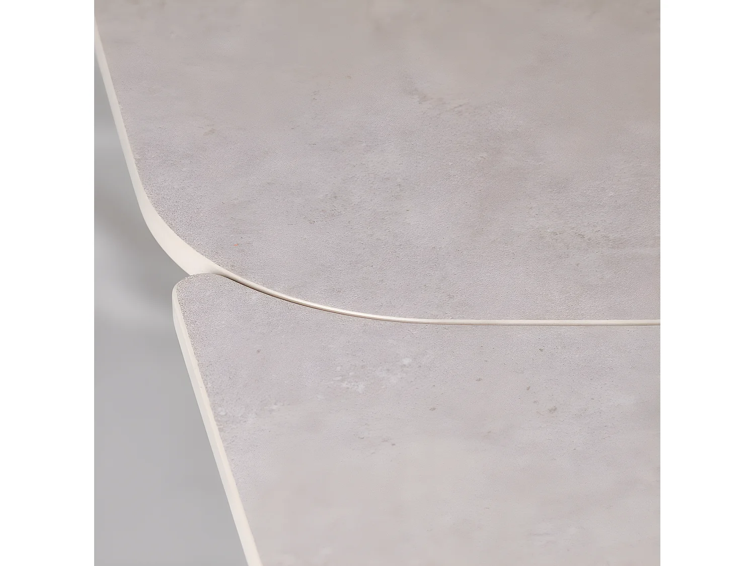 Table extensible 180 à 260 cm en céramique gris pieds taupe - VALMONT