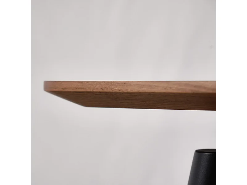 Table basse 120 cm plaquée bois de noyer et pieds métal noir - CARSON