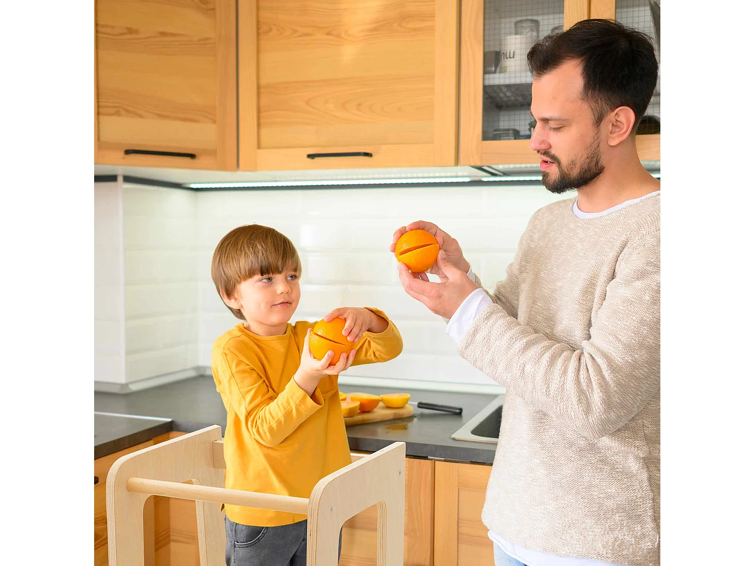 Tour d'Apprentissage Montessori Robincool Evolutive 40x44x90 cm en Bois Éco avec Hauteur Réglable et Barre de Sécurité