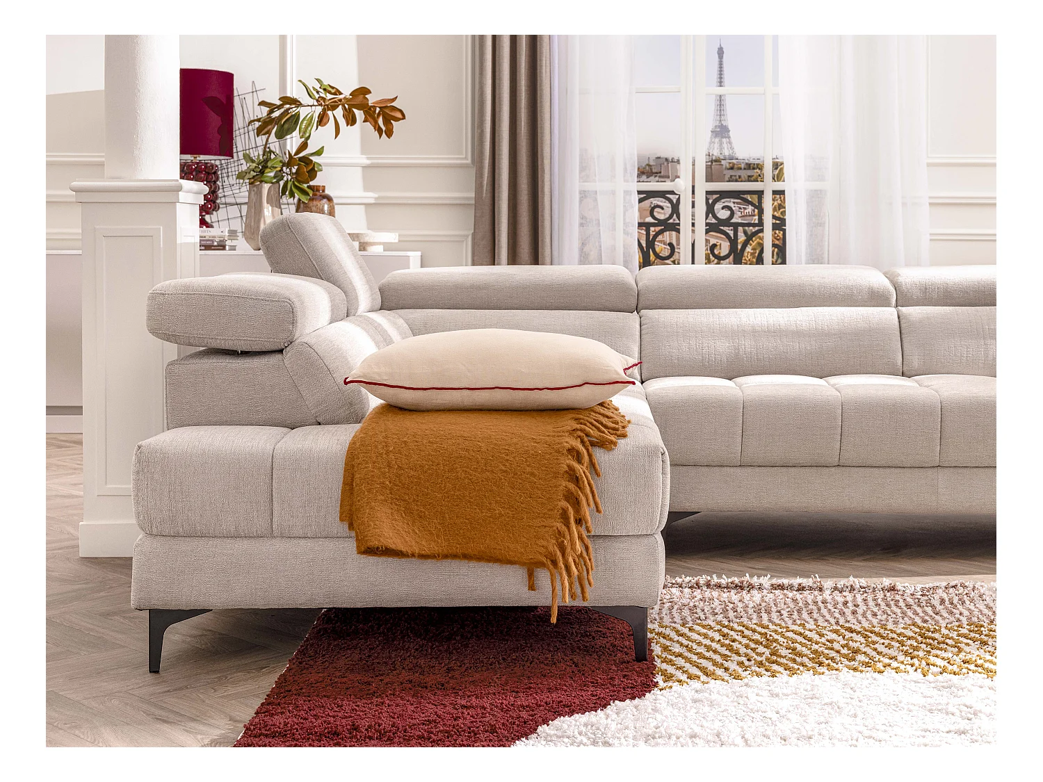 Kanapa narożna lewostronna z elektryczną funkcją relax, wysuwanym siedziskiem i beżową tapicerką - MONISO