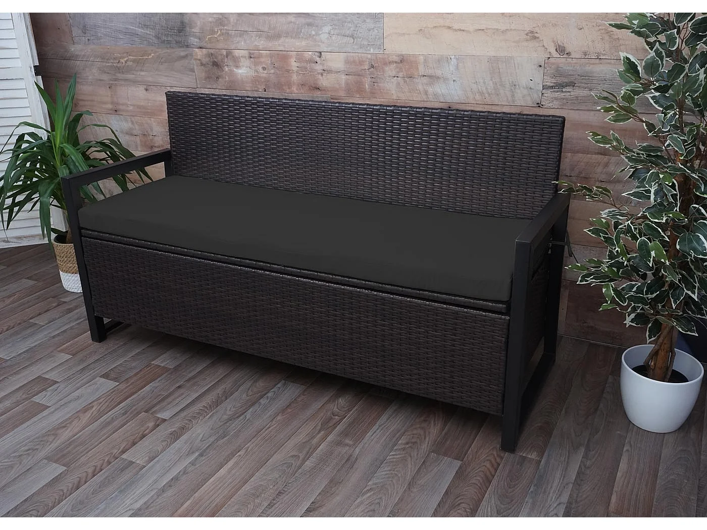 Banco de 3 lugares em rattan sintético MCW-F39,  castanho, almofadas pretas