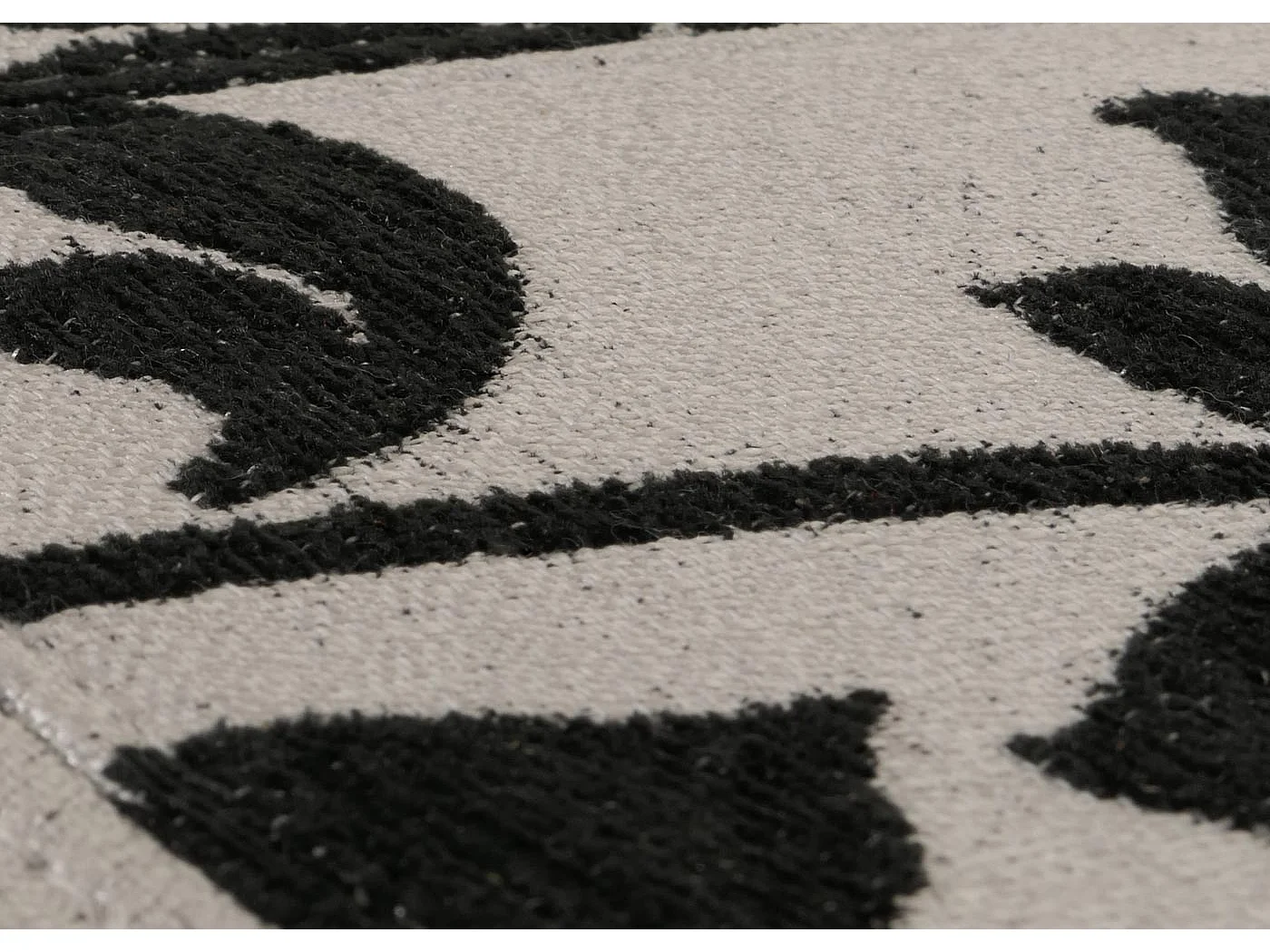 Bank Renens met opschrift crème,  jacquard zwart