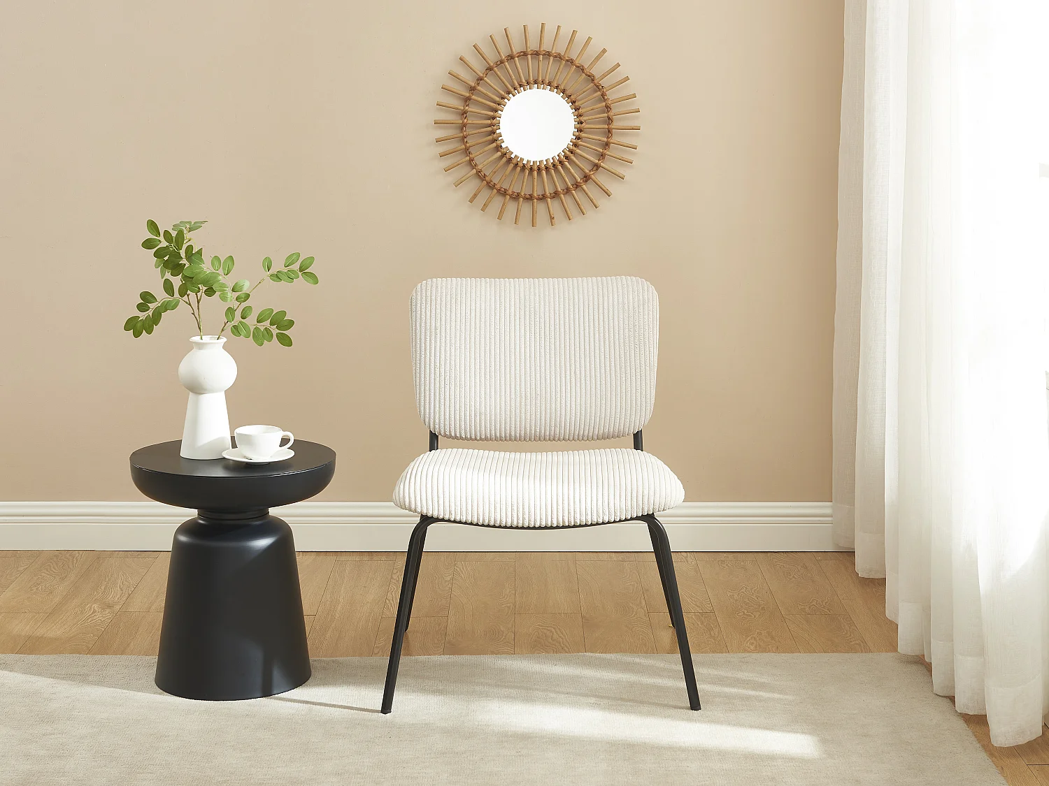 Fauteuil en velours côtelé beige LOVUNIA de Maison Céphy