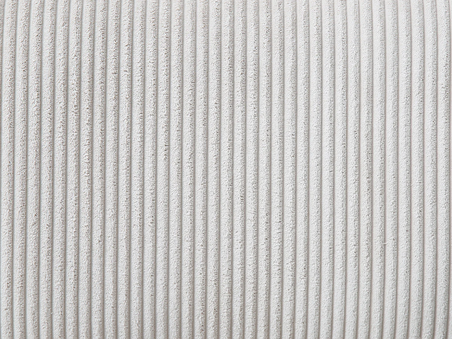 Fauteuil en velours côtelé beige LOVUNIA de Maison Céphy