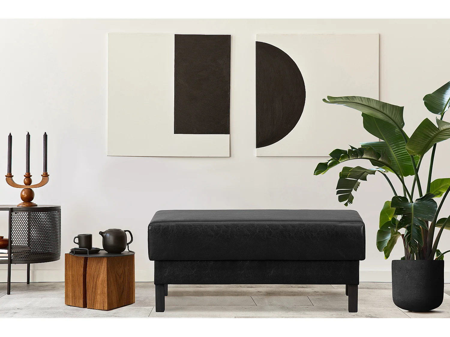 Sitzhocker auf hohen Holzbeinen - schwarz - ESPECTO