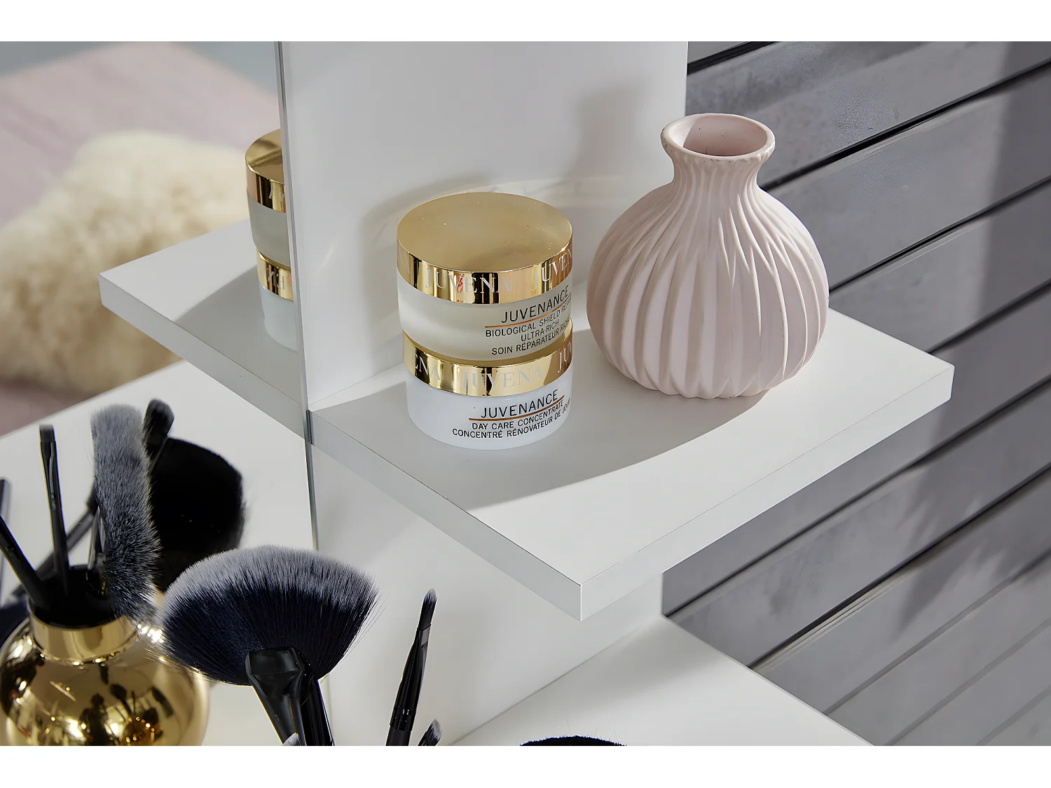 Coiffeuse, table de maquillage avec miroir coloris blanc mat  - L. 85 x H. 141 x P. 40 cm