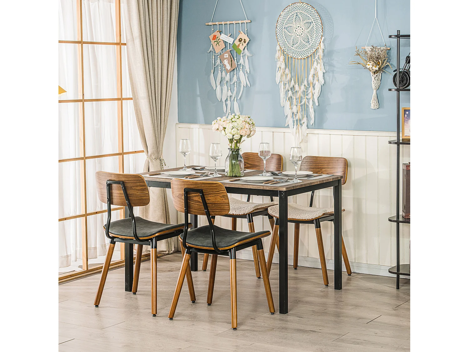 Lot de 2 chaises en bois et simili noir