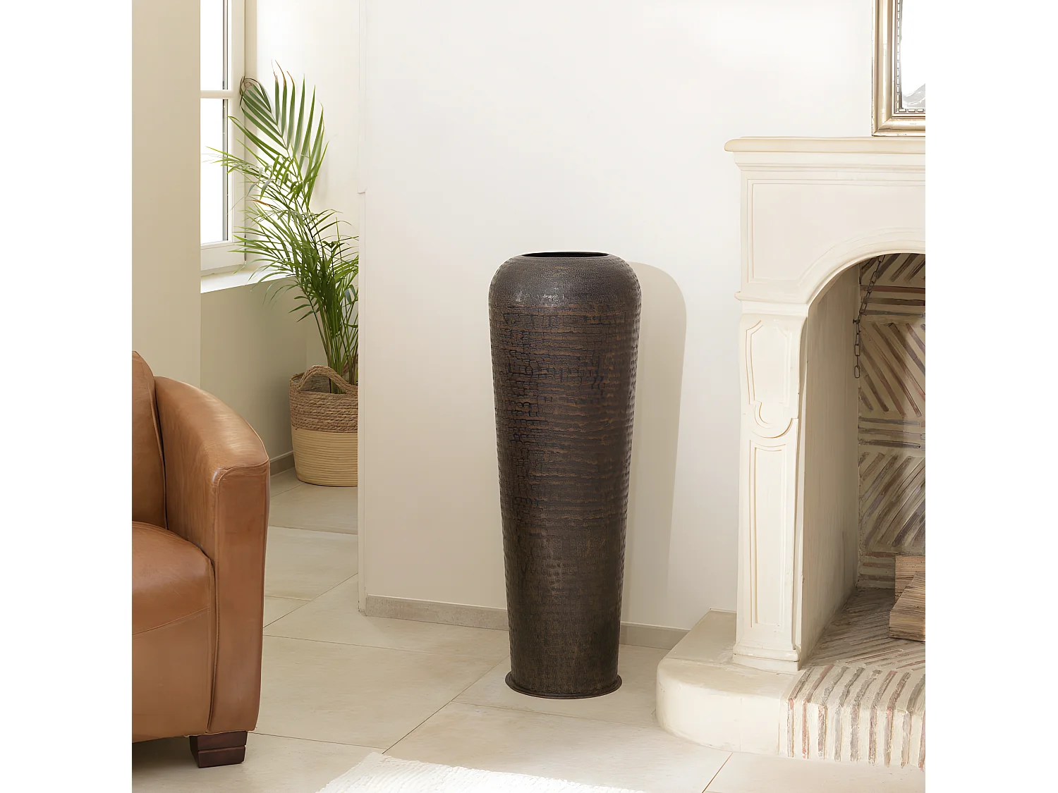 HONORE - Vase alu L30cm H85cm couleur cuivre noir antique avec gravures