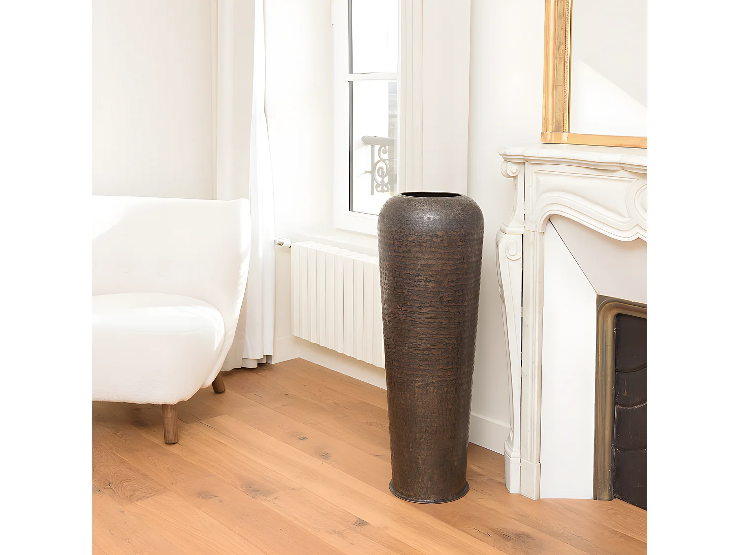 HONORE - Vase alu L30cm H85cm couleur cuivre noir antique avec gravures