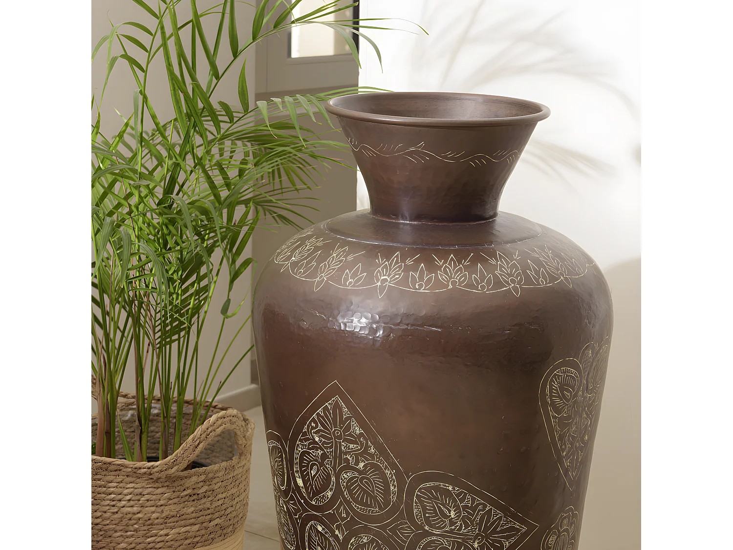 HONORE - Vase alu L40cm H85cm couleur cuivre foncé patine antique