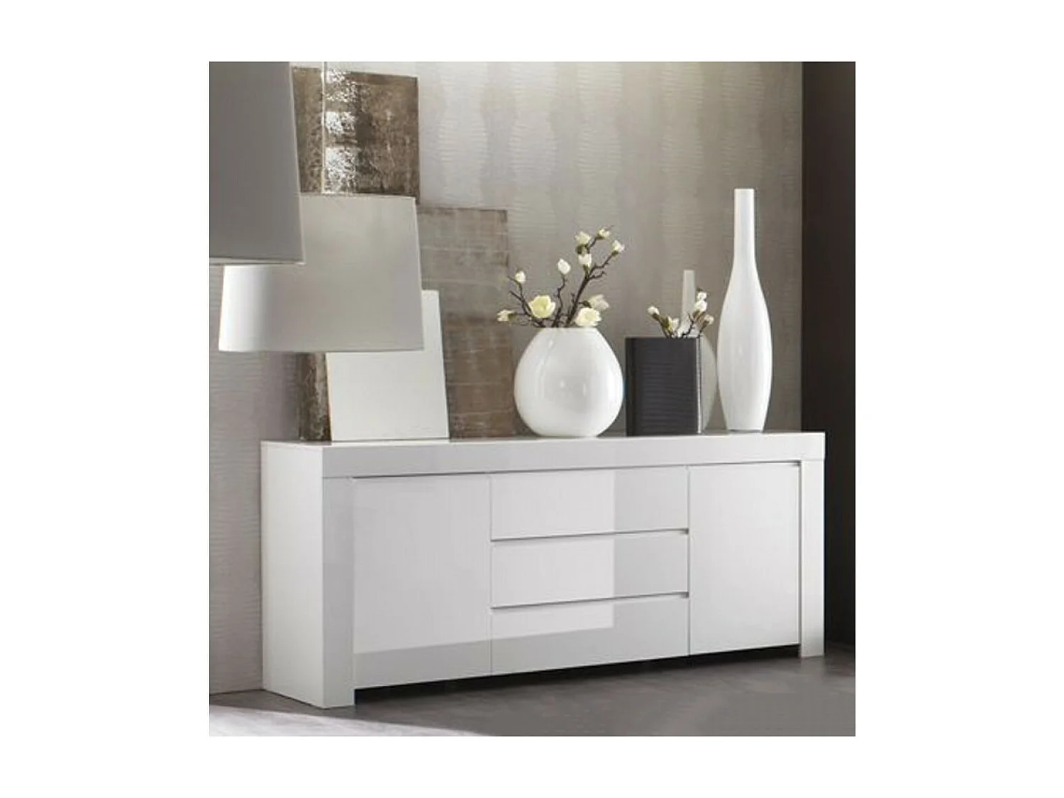 Buffet médio com 2 portas e 3 gavetas, coleção FOLOMI, cor branco brilhante laqueado.