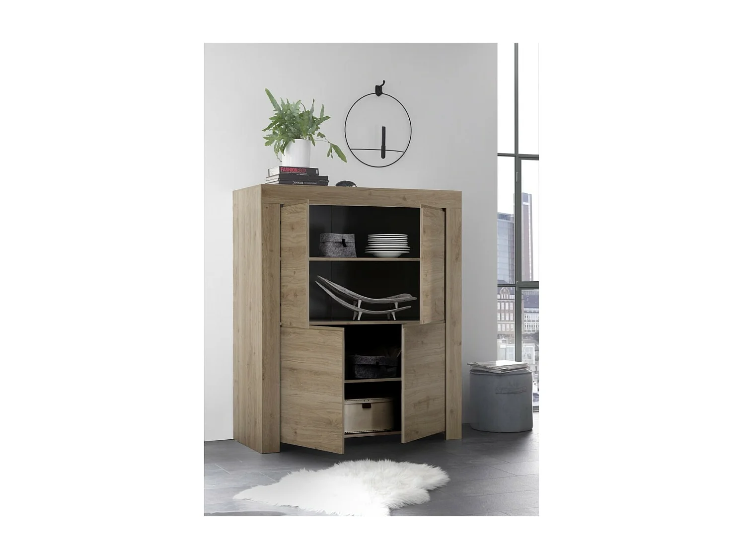 Buffetkast met 4 deuren, collectie ZEFIR, in licht eiken kleur, ideaal voor uw woonkamer of eetkamer.