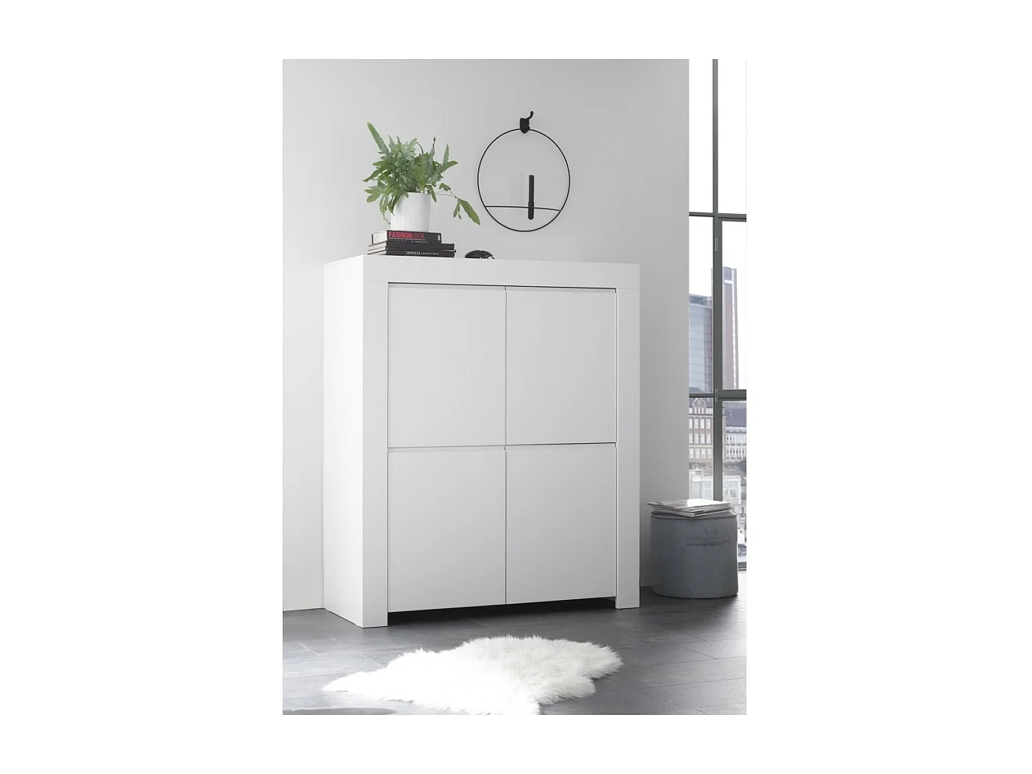 Buffet com 4 portas, coleção ZEFIR, cor branco fosco, ideal para sua sala de estar ou sala de jantar.