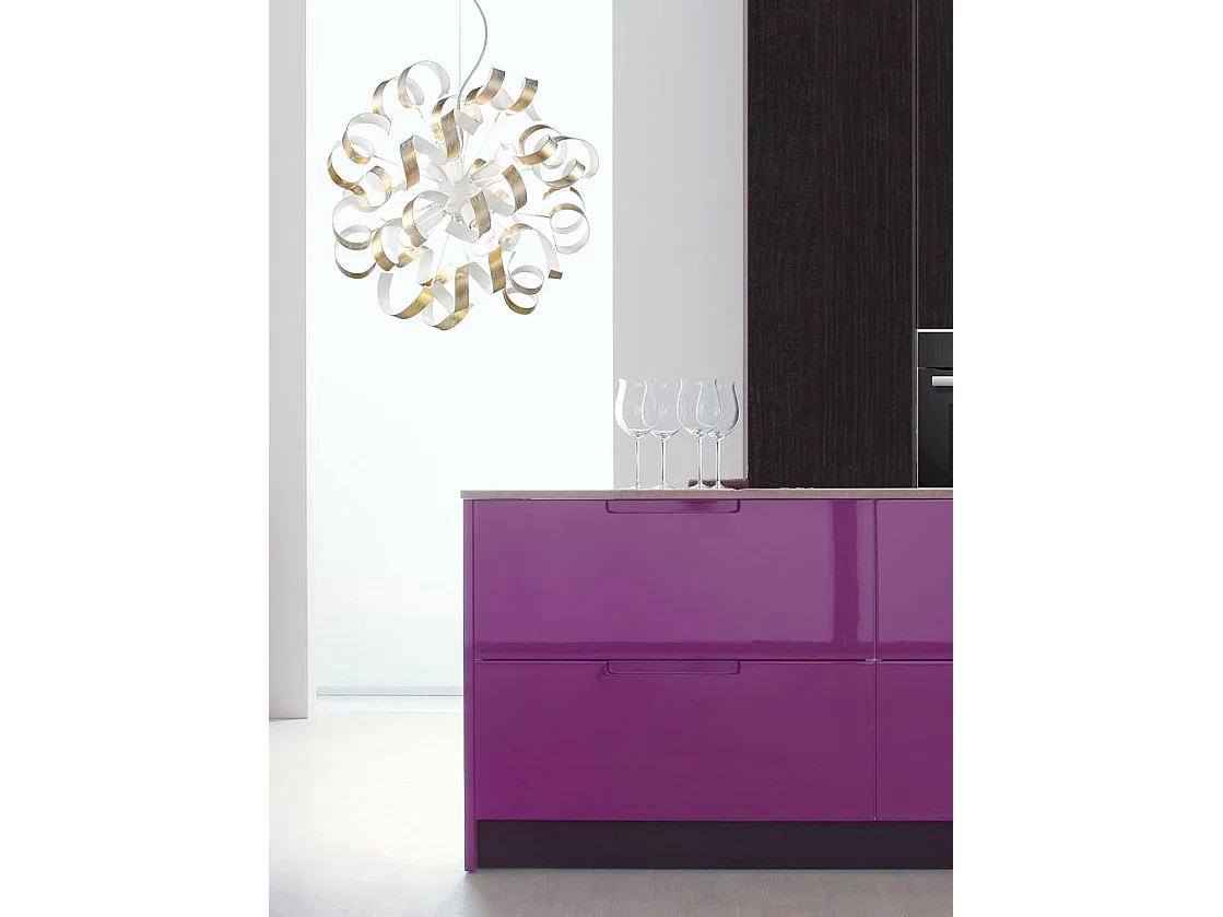 Ronde kroonluchter met metalen krullen met gouden afwerking