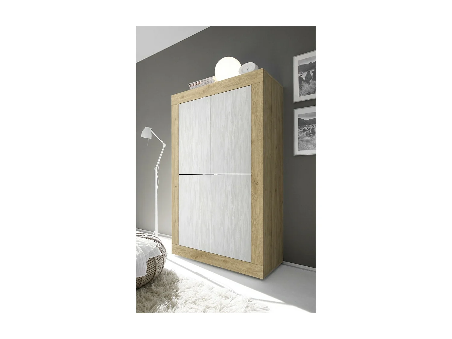 Design buffet met 4 deuren uit de ACCESS-collectie. Kleuren wit en licht eiken.