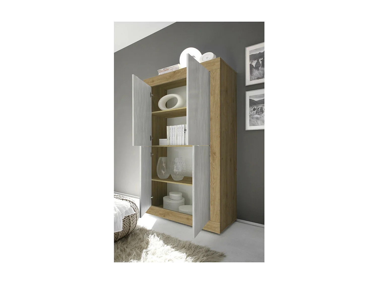 Design buffet met 4 deuren uit de ACCESS-collectie. Kleuren wit en licht eiken.