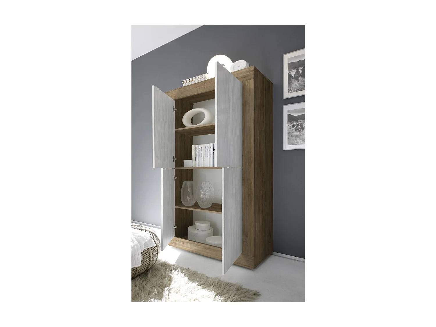 Design buffet met 4 deuren van de ACCESS collectie. Kleuren wit en donker eiken.