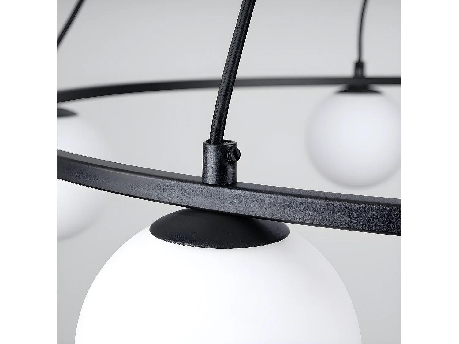 Lustres Yoli Moderne En Acier/Verre - 5 Sources Lumineuses - L.80 X H.98 Cm - Noir