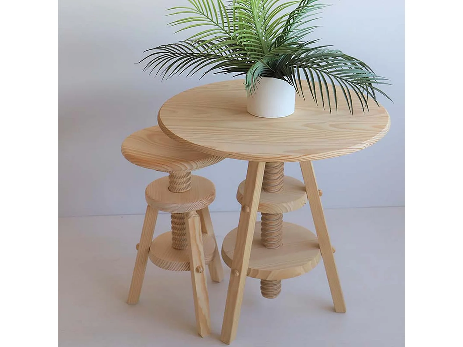 Table pivotante en bois de pin, finition vernie, 59,5x59,5x65 cm