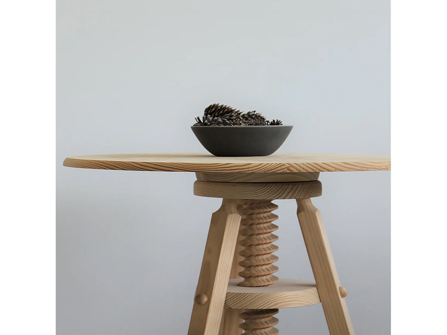 Table pivotante en bois de pin, finition vernie, 59,5x59,5x65 cm