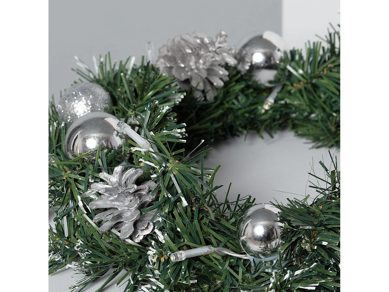 Corona di Natale LED a Pile Ornamenti Argento Karuna Argento