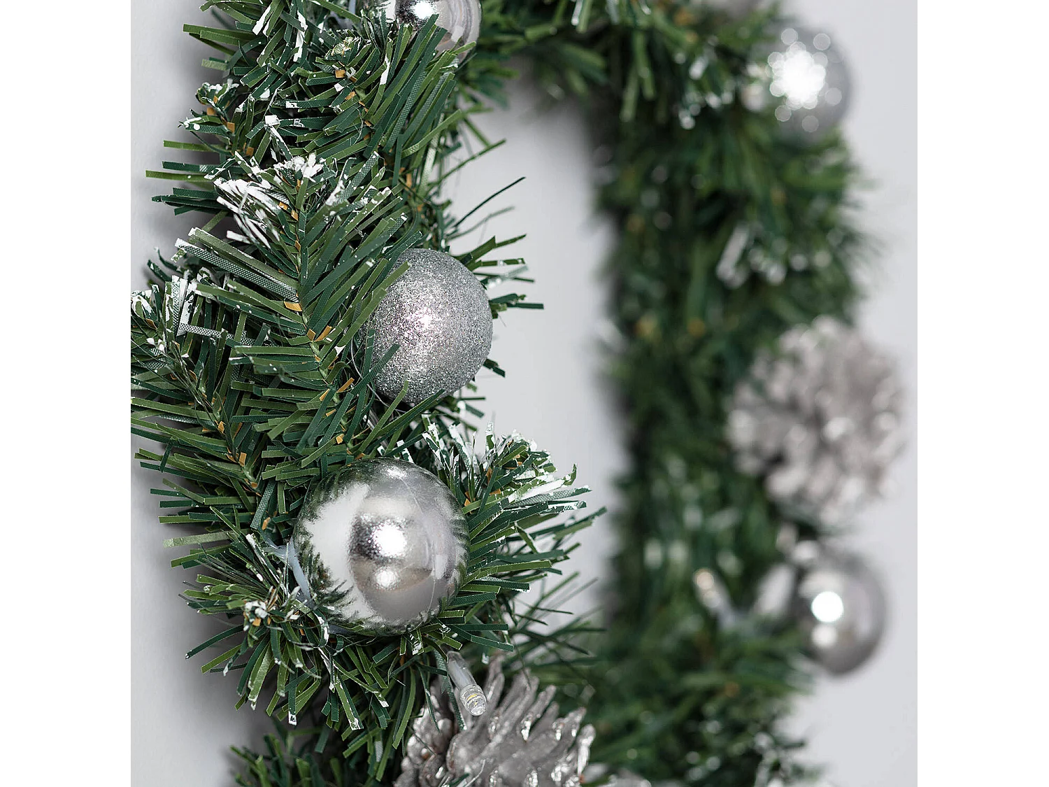 Corona di Natale LED a Pile Ornamenti Argento Karuna Argento