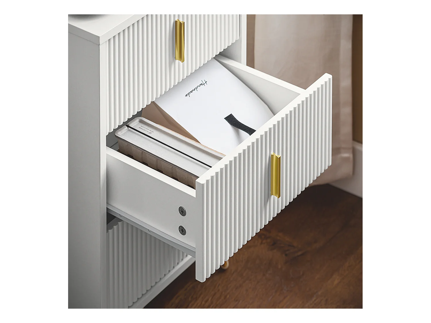 SoBuy Table de Chevet avec 3 Tiroirs Table de Nuit Bout de Canapé Table d'appoint pour Salon, Chambre, Bureau, Blanc, L40xH63xP40 cm, FBT115-L-W