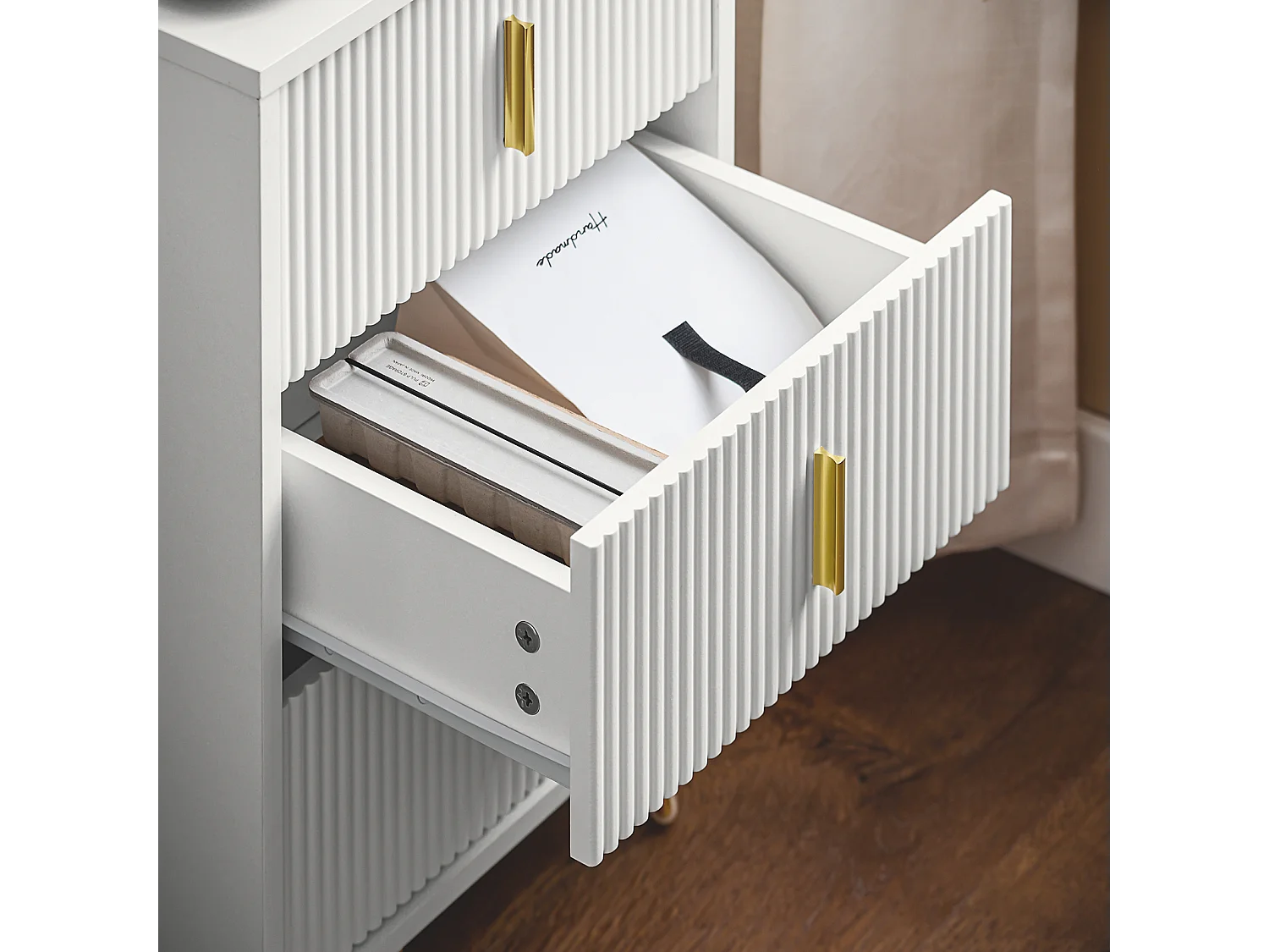 Mesita de Noche Mesa Auxiliar Mobiliario de Salón Moderno con 3 cajones 40 x 40 x 63 cm FBT115-L-W SoBuy ES