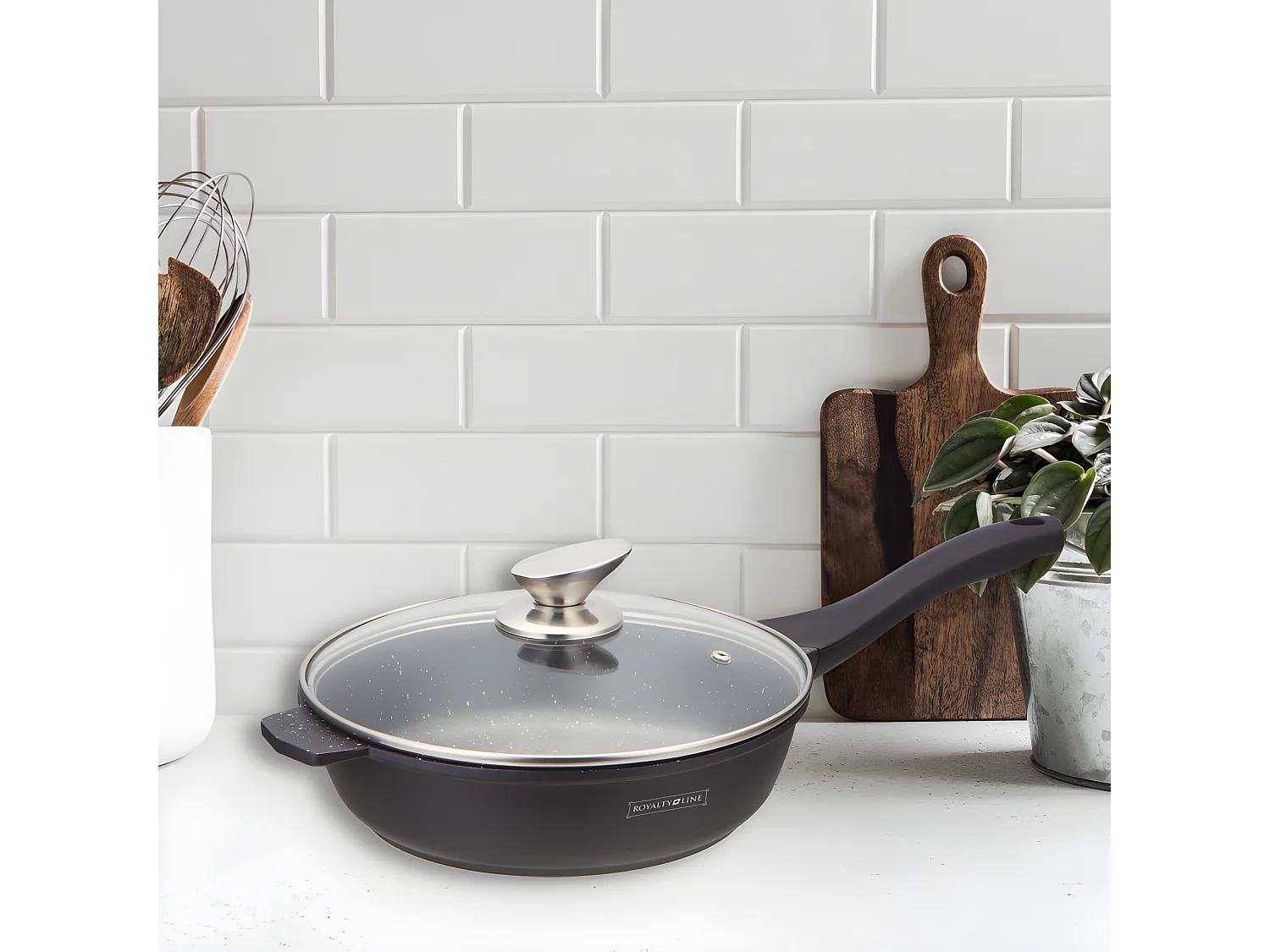 Marmeren koekenpan van 24cm met glazen deksel van Royalty Line RL-BDF24-M