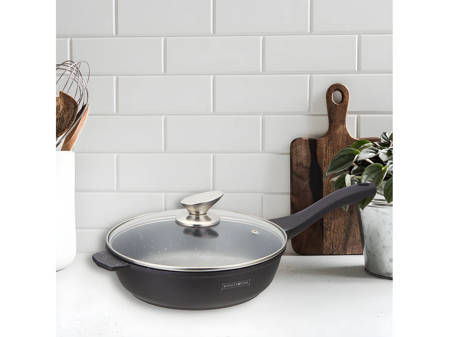 Marmeren koekenpan van 24cm met glazen deksel van Royalty Line RL-BDF24-M