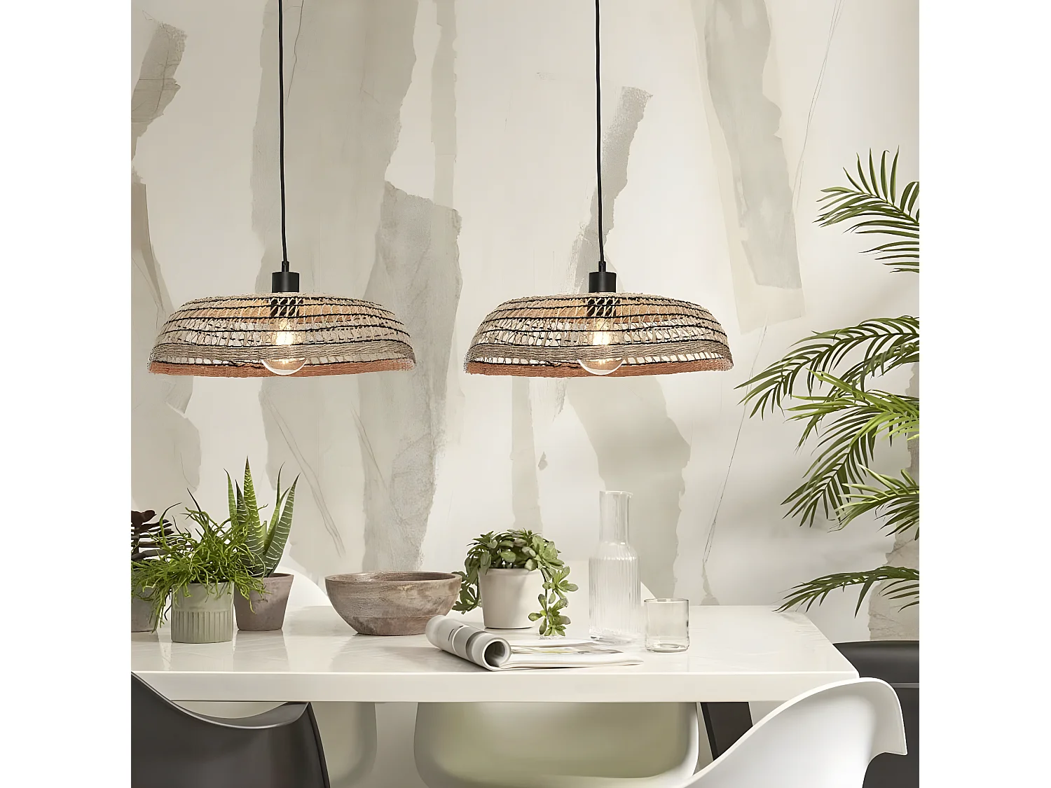 Suspensão de junco do mar tecida à mão Pantanal Good & Mojo - Preto