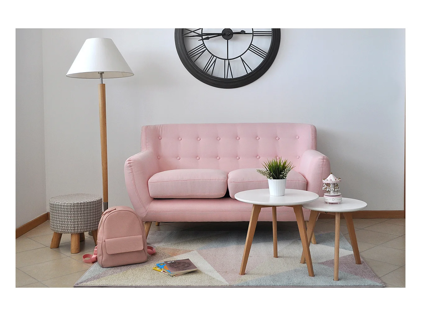 Divano 2 posti in tessuto rosa  dallo stile scandinavo mod. Emily