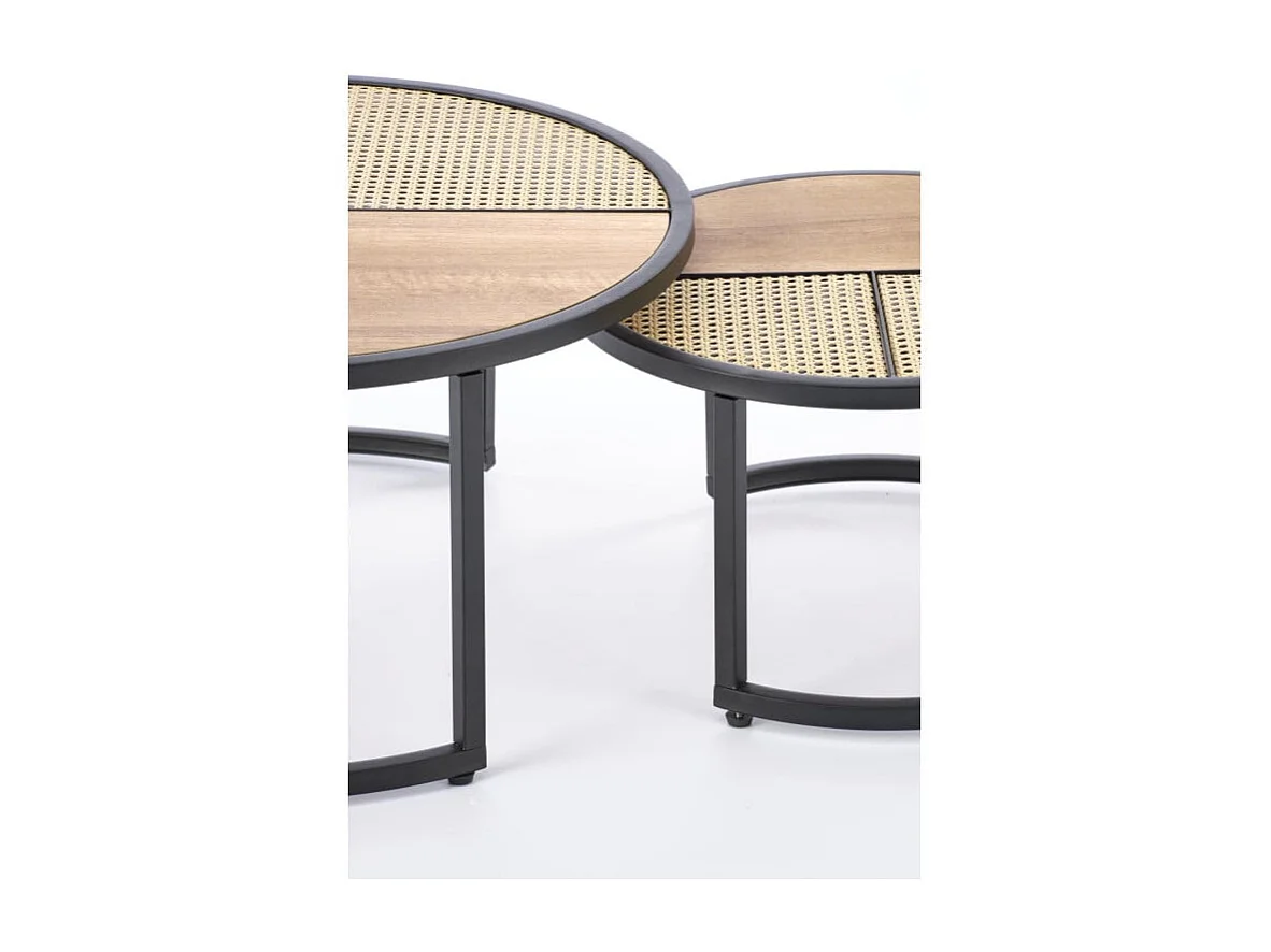 Ensemble de deux tables basses rondes aspect chêne et rotin Later