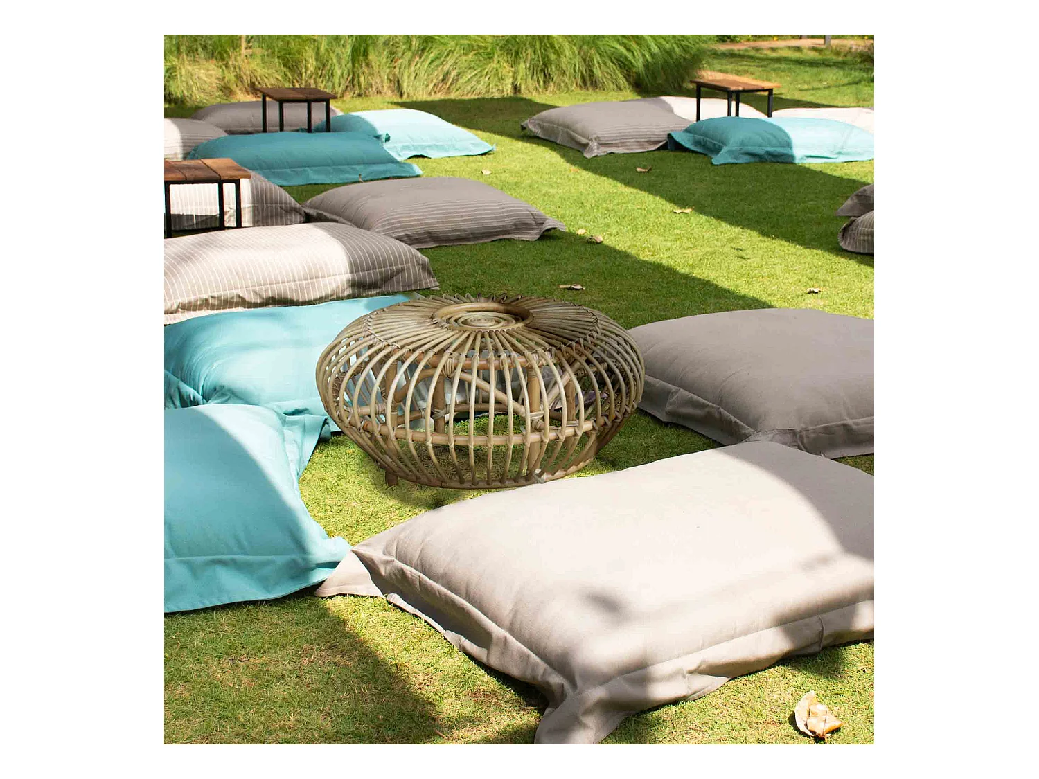 Table Basse Ronde en Rotin Naturel Chillvert Parma 73x73x39 cm avec Motif Géométrique