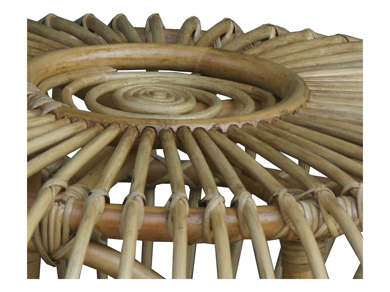 Table Basse Ronde en Rotin Naturel Chillvert Parma 73x73x39 cm avec Motif Géométrique