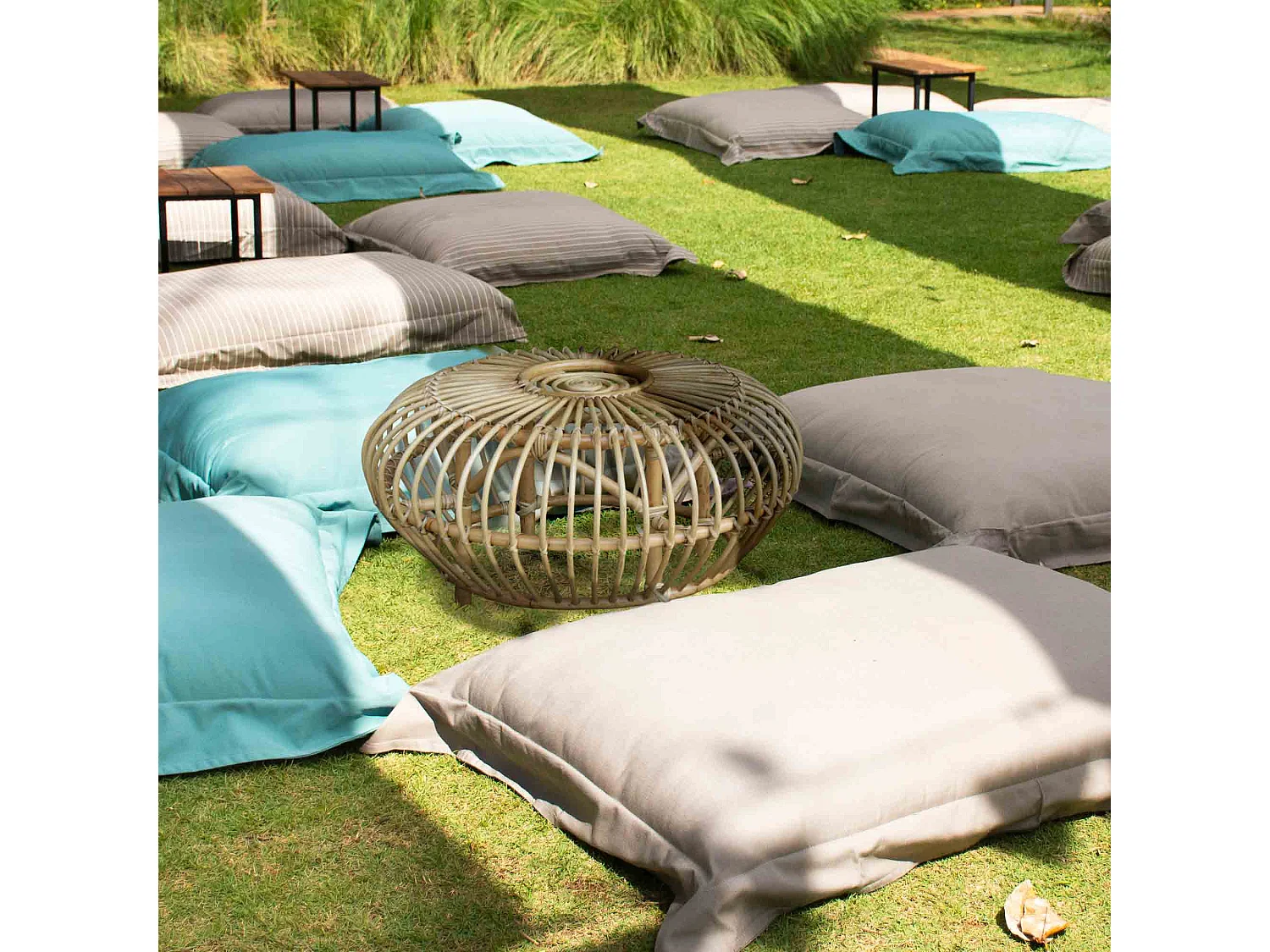 Table Basse Ronde en Rotin Naturel Chillvert Parma 73x73x39 cm avec Motif Géométrique