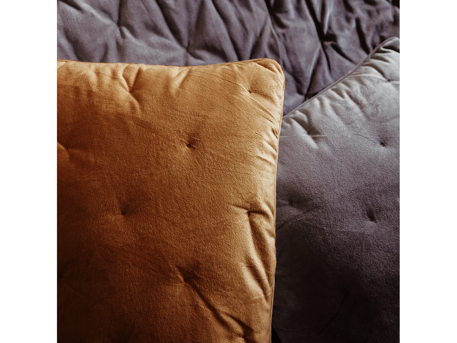 Housse de coussin 45x45 GIPSY velours piquage points brodés marron Camel