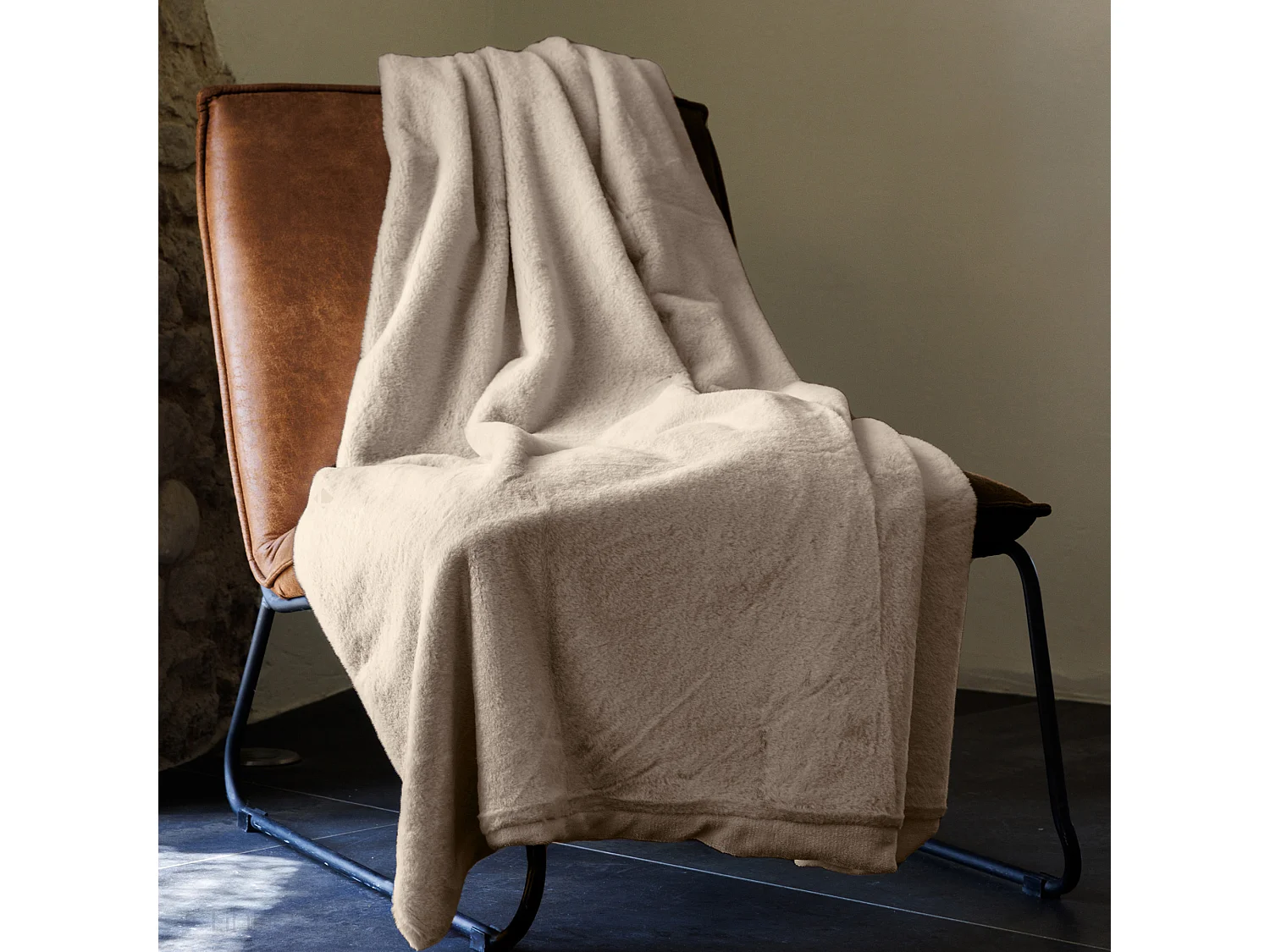 Plaid 130x170 cm WOODLAND fausse fourrure doublée velours beige Craie
