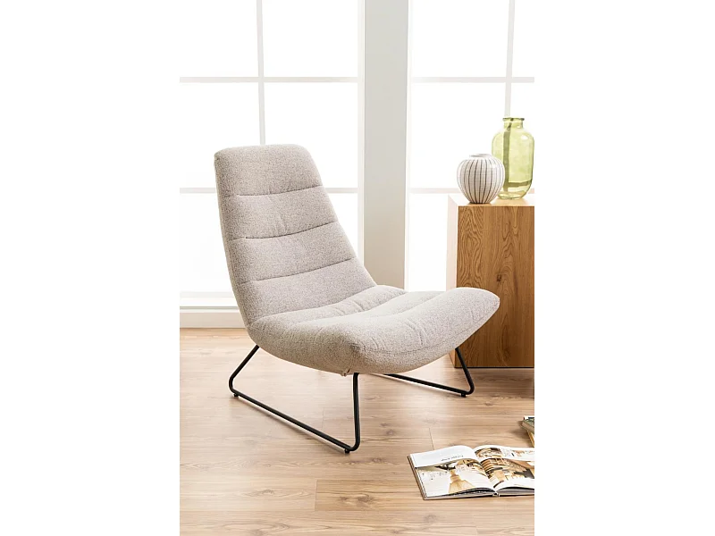 Loungesessel - mit Bouclé-Bezug in Beige, Kufengestell, Quersteppung - FORGENTS