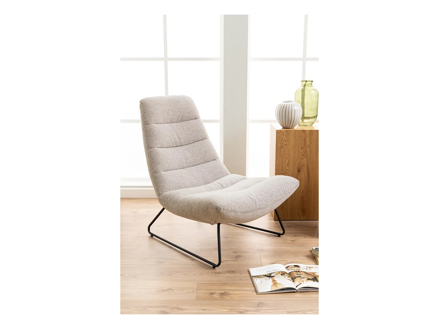 Loungesessel - mit Bouclé-Bezug in Beige, Kufengestell, Quersteppung - FORGENTS