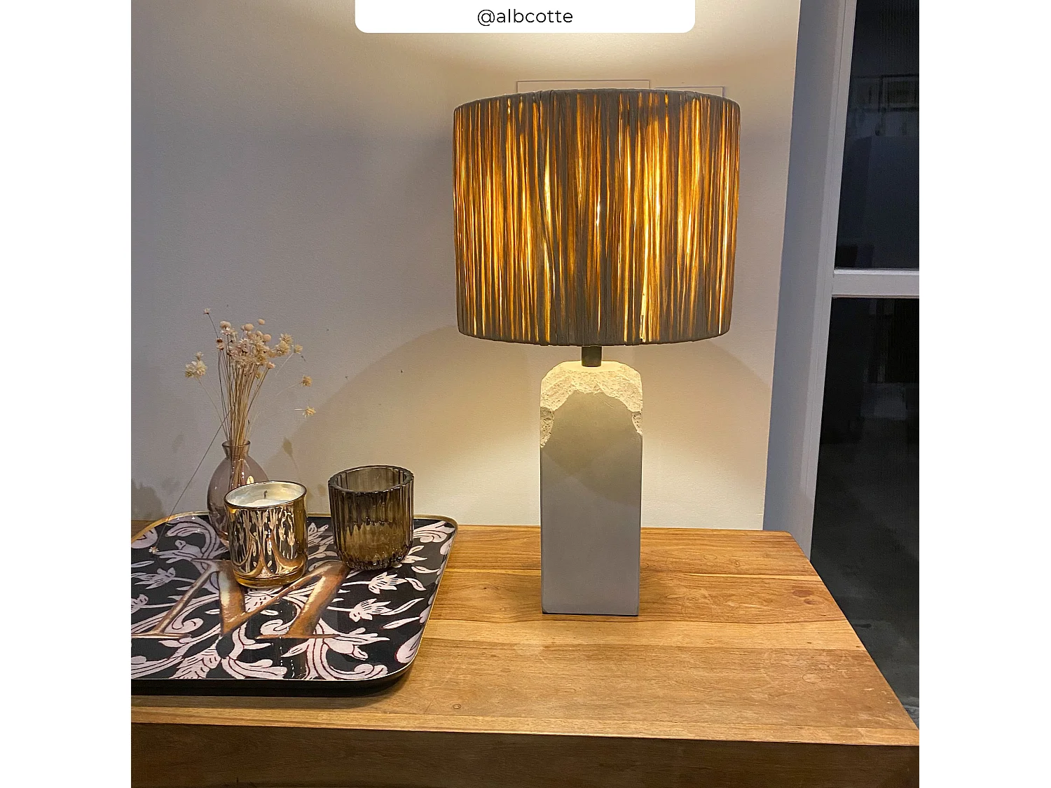 Lampe en raphia et socle en béton - Mya