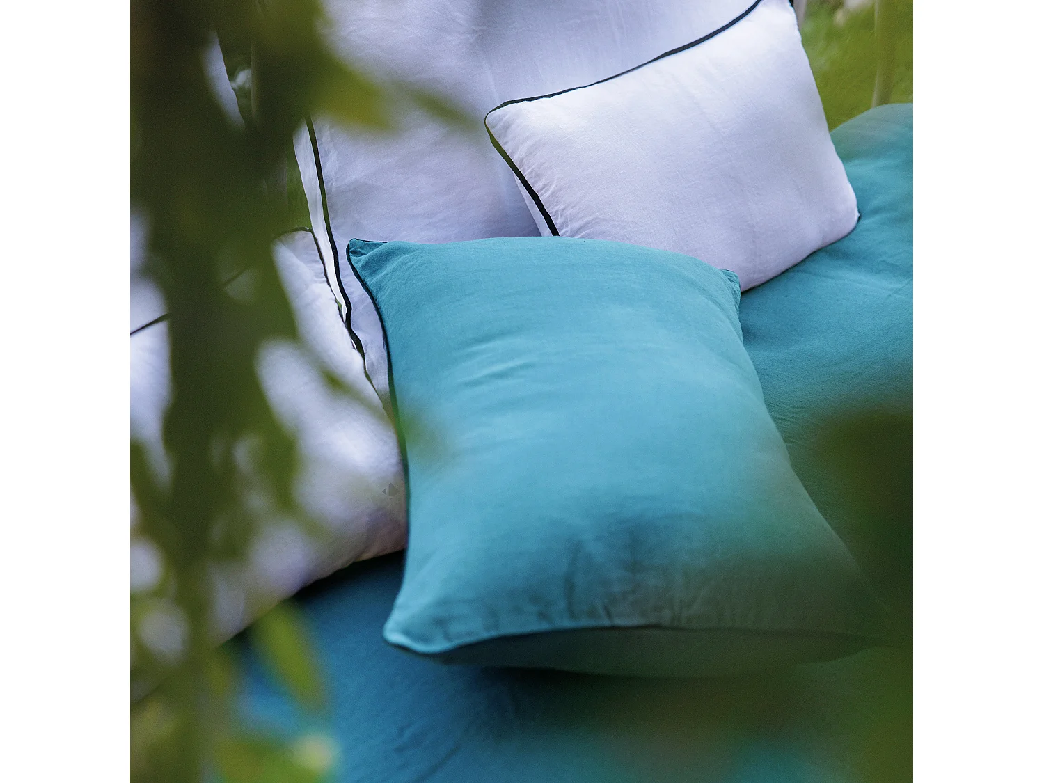 Housse de coussin PRELUDE 80x80 cm lin et coton lavé bleu Topaze