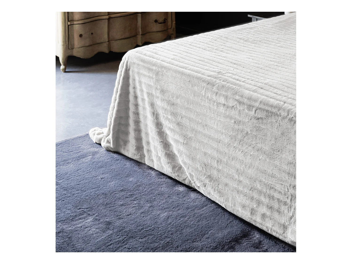 Dessus de lit 260x230 cm HERMINE fausse fourrure blanc Neige