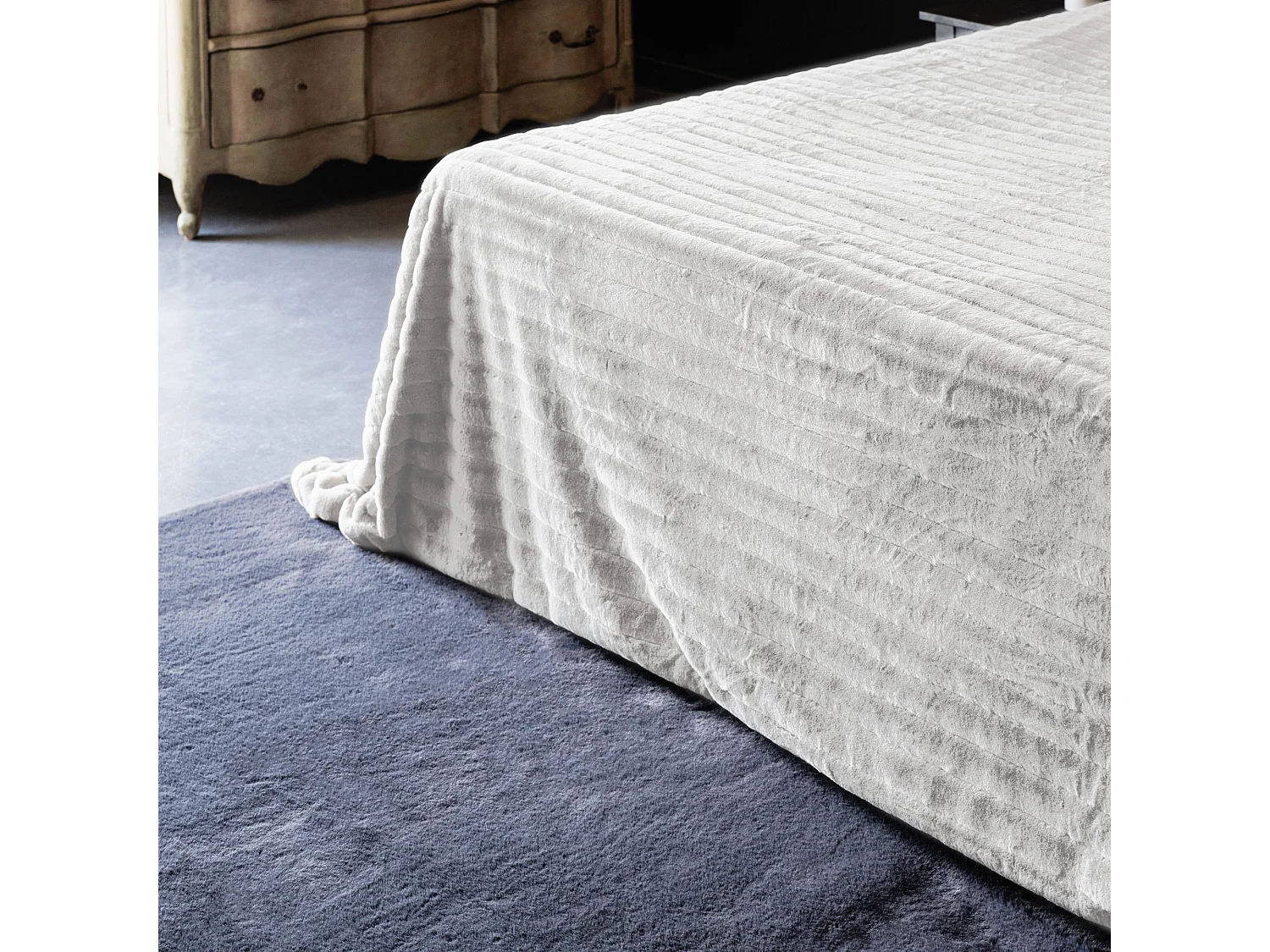 Dessus de lit 260x230 cm HERMINE fausse fourrure blanc Neige